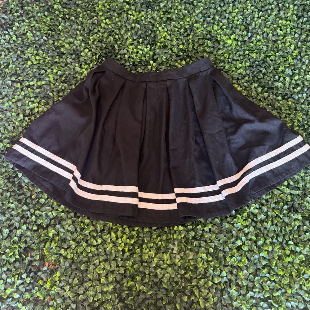 Hot Topic Black Pleated Skater Mini Skirt with White Stripes – Size XS